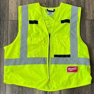 Milwaukee High-Visibility Safety Vest Type R Class 2 Mens Size S/M